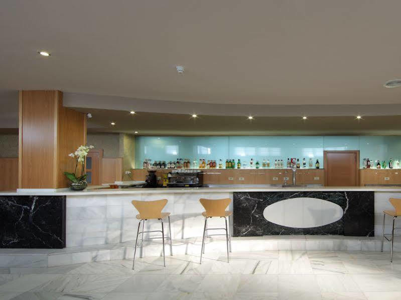 Hotel Villa Blanca 알보로테 외부 사진